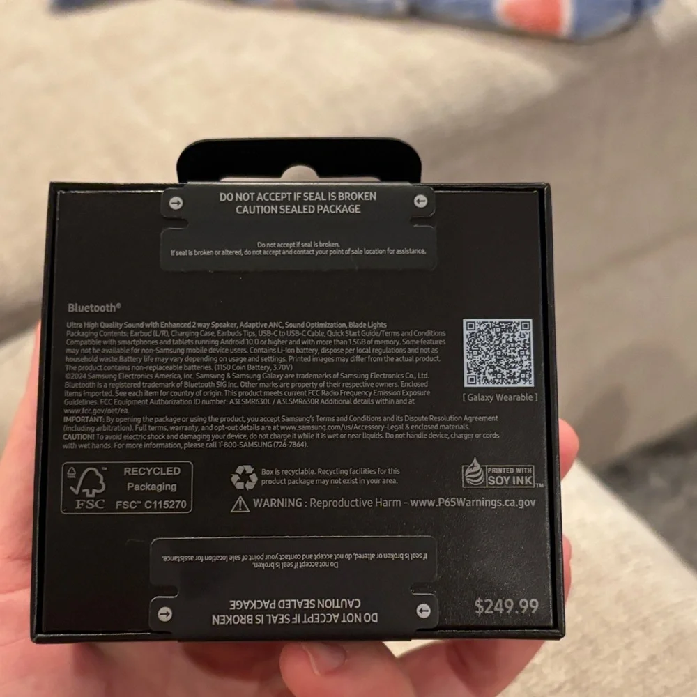 Samsung Galaxy Buds3 Pro in Gray - Picture 4 of 4